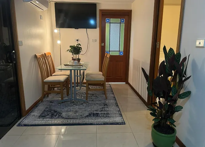 Self Contained Granny Flat - 2 Br